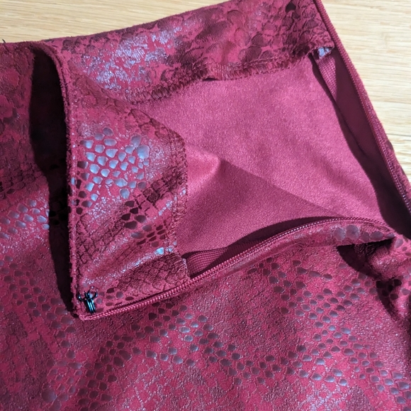 Guess Skater style mini skirt - Picture 3 of 4